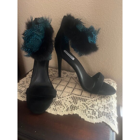 NWOB Cape Robbin Feather Heels 11 - Picture 1 of 10